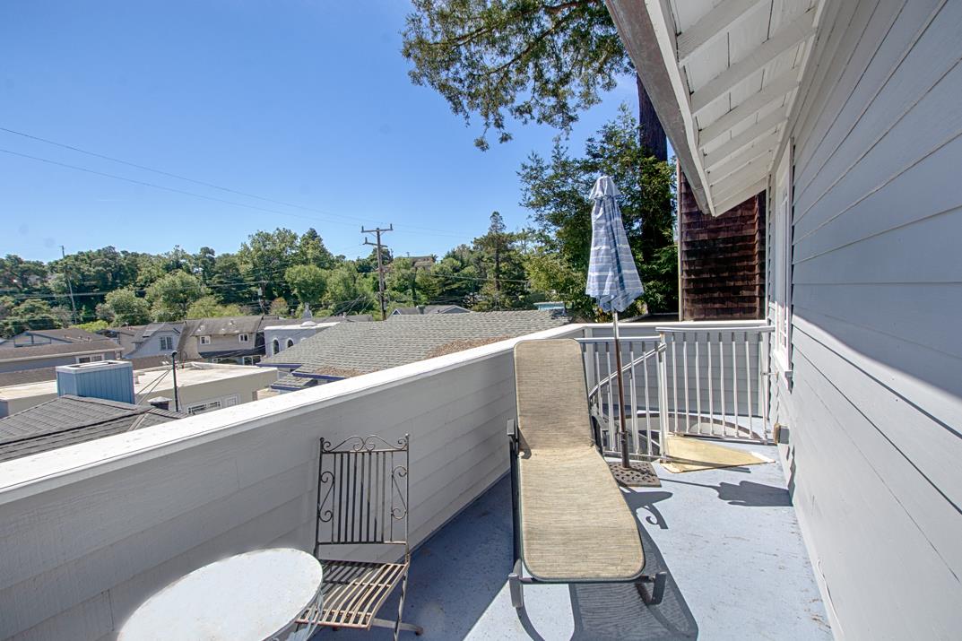 Detail Gallery Image 6 of 29 For Capitola Ave, Capitola,  CA 95010 - 3 Beds | 2 Baths