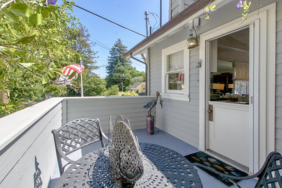 Detail Gallery Image 7 of 29 For Capitola Ave, Capitola,  CA 95010 - 3 Beds | 2 Baths