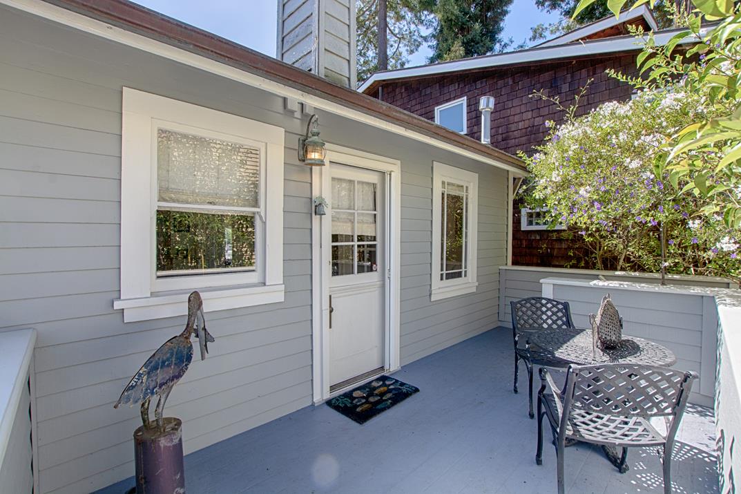 Detail Gallery Image 9 of 29 For Capitola Ave, Capitola,  CA 95010 - 3 Beds | 2 Baths