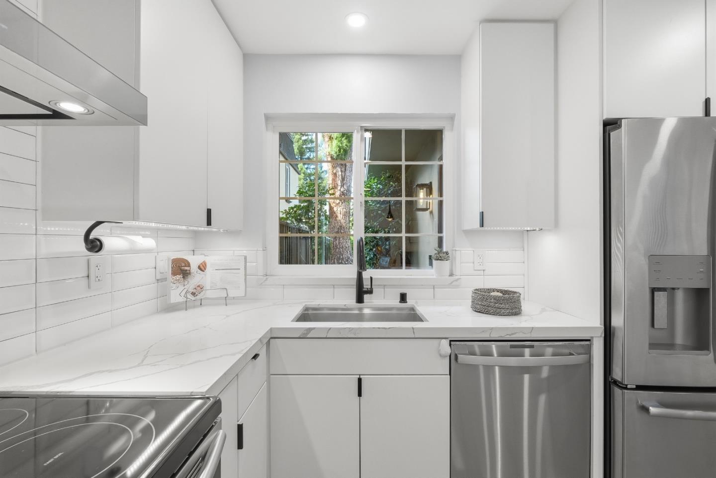 Detail Gallery Image 7 of 39 For 828 Rue Montagne, Campbell,  CA 95008 - 2 Beds | 2/1 Baths