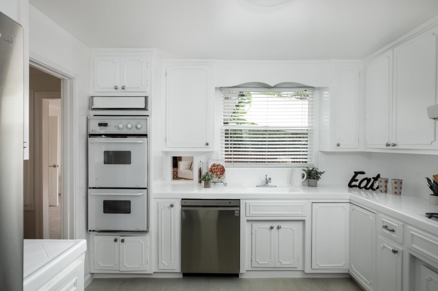 Detail Gallery Image 9 of 34 For 1802 Alameda De Las Pulgas, Redwood City,  CA 94061 - 4 Beds | 2 Baths