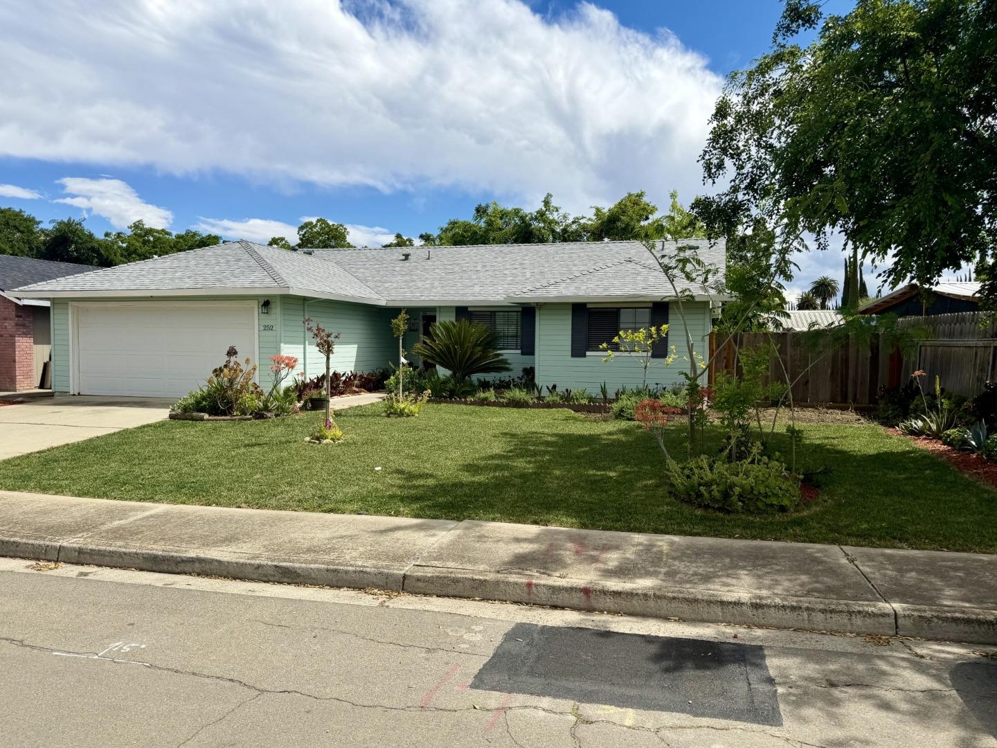 Detail Gallery Image 2 of 25 For 252 Finster St, Patterson,  CA 95363 - 3 Beds | 2 Baths