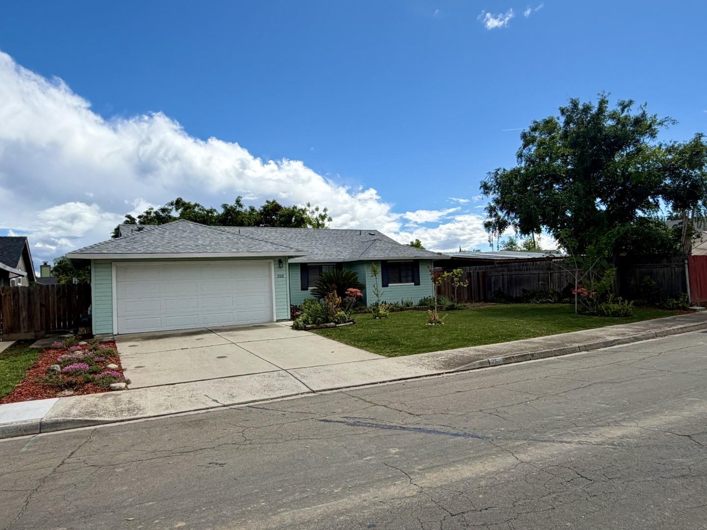 Detail Gallery Image 3 of 25 For 252 Finster St, Patterson,  CA 95363 - 3 Beds | 2 Baths