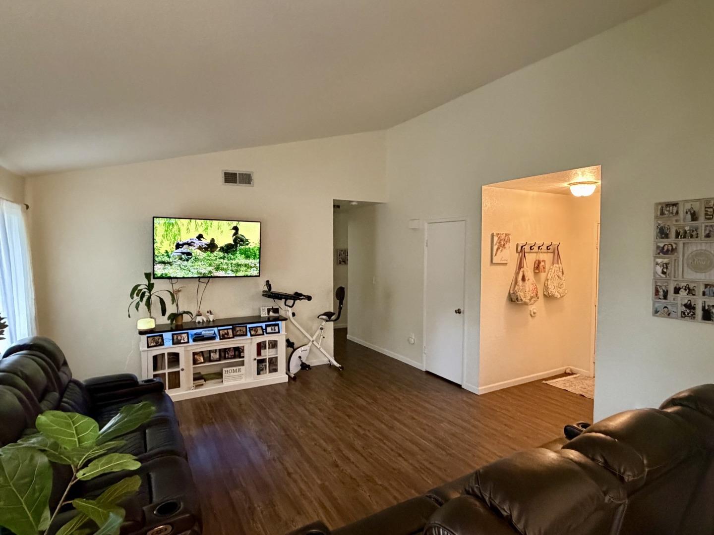 Detail Gallery Image 5 of 25 For 252 Finster St, Patterson,  CA 95363 - 3 Beds | 2 Baths