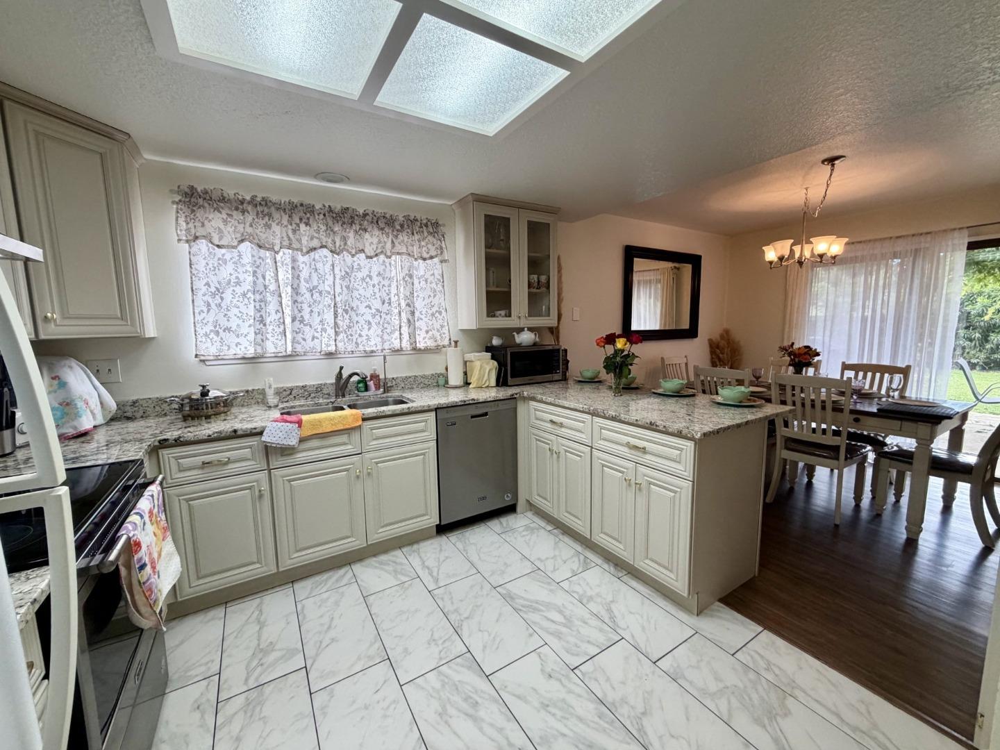 Detail Gallery Image 8 of 25 For 252 Finster St, Patterson,  CA 95363 - 3 Beds | 2 Baths