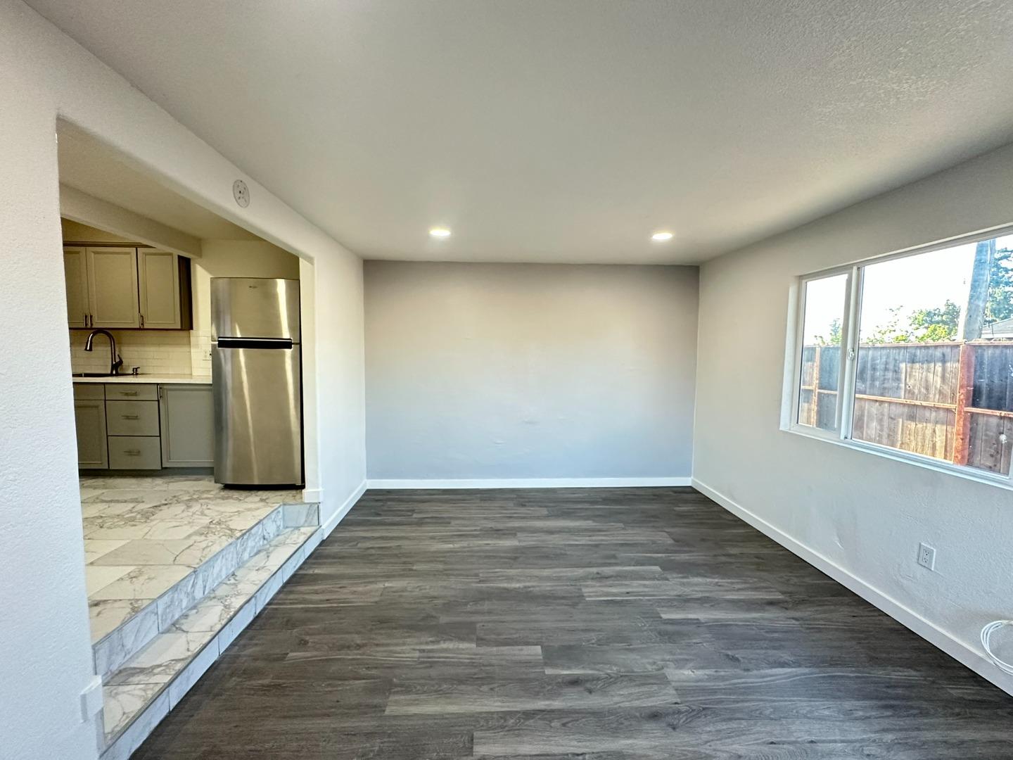 Detail Gallery Image 4 of 12 For 420 Bridgevale, Hollister,  CA 95023 - – Beds | – Baths