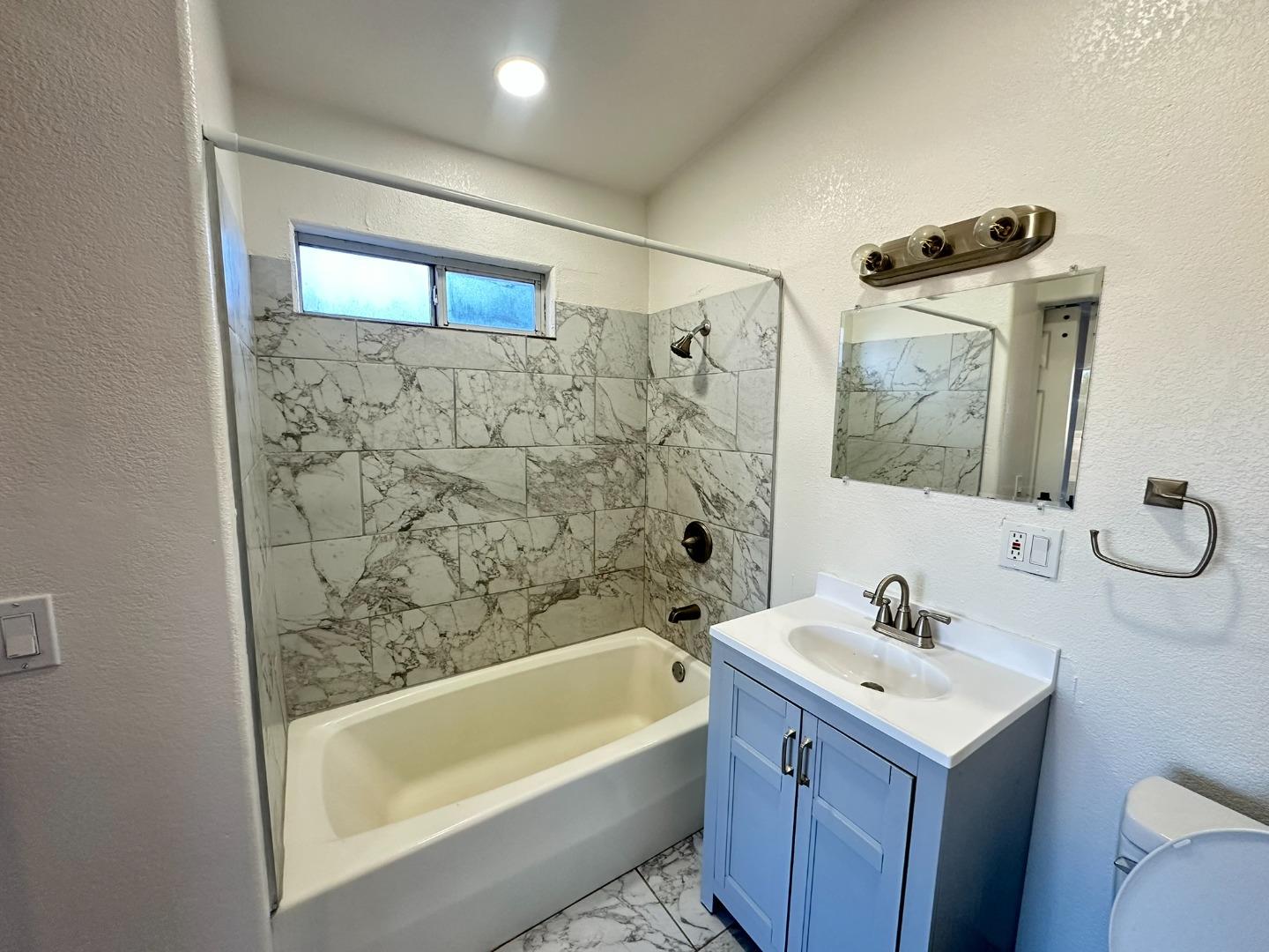 Detail Gallery Image 8 of 12 For 420 Bridgevale, Hollister,  CA 95023 - – Beds | – Baths