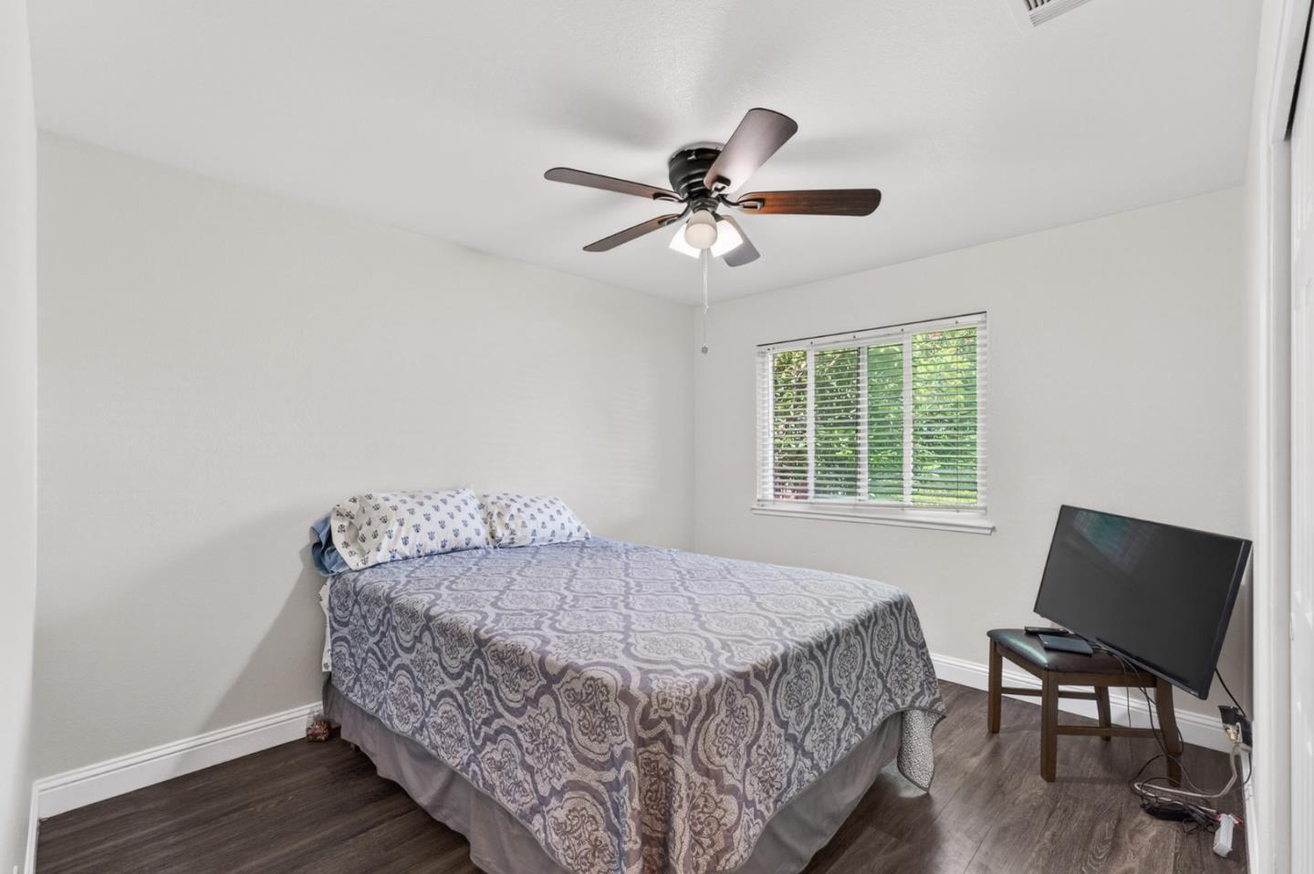 Detail Gallery Image 10 of 21 For 2250 Solitude Ln, Turlock,  CA 95380 - 3 Beds | 2 Baths