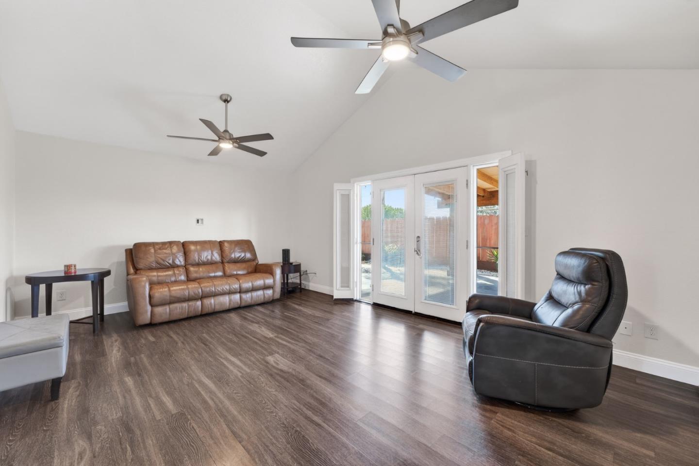 Detail Gallery Image 4 of 21 For 2250 Solitude Ln, Turlock,  CA 95380 - 3 Beds | 2 Baths