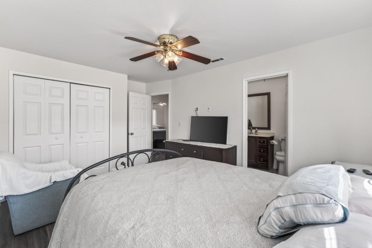 Detail Gallery Image 9 of 21 For 2250 Solitude Ln, Turlock,  CA 95380 - 3 Beds | 2 Baths