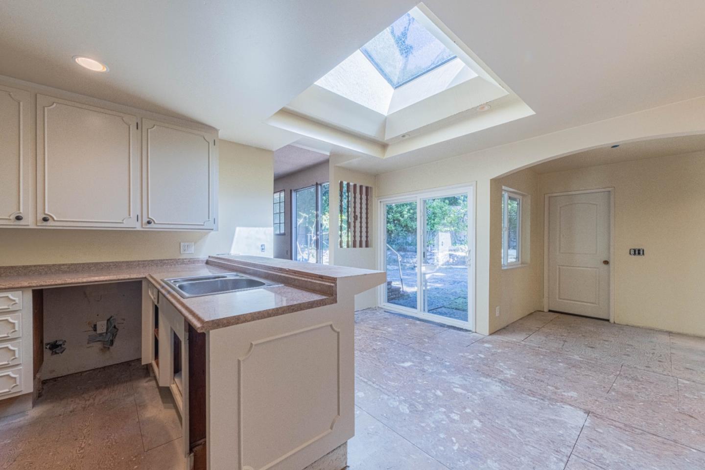 Detail Gallery Image 11 of 33 For 4083 Sunridge Rd, Pebble Beach,  CA 93953 - 4 Beds | 2/1 Baths