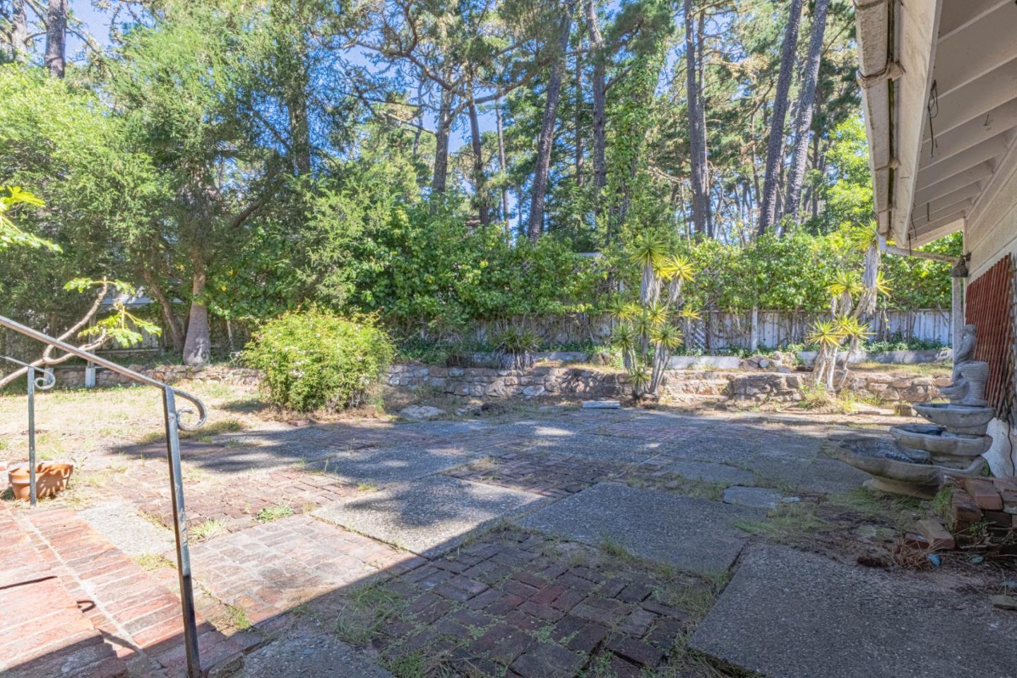 Detail Gallery Image 12 of 33 For 4083 Sunridge Rd, Pebble Beach,  CA 93953 - 4 Beds | 2/1 Baths