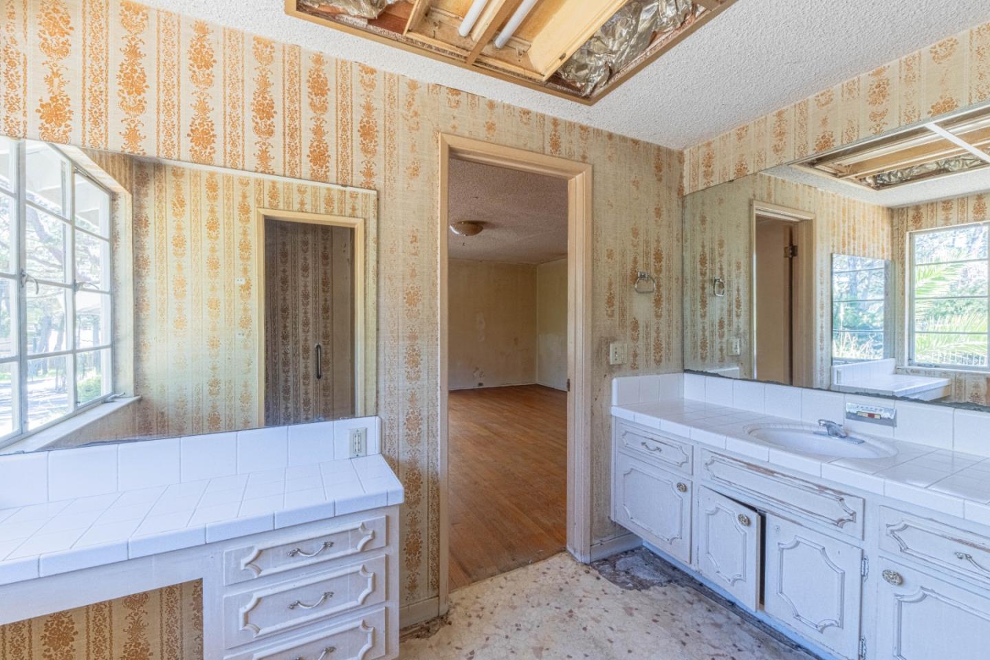 Detail Gallery Image 19 of 33 For 4083 Sunridge Rd, Pebble Beach,  CA 93953 - 4 Beds | 2/1 Baths