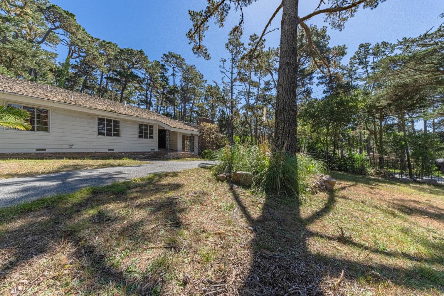 Detail Gallery Image 30 of 33 For 4083 Sunridge Rd, Pebble Beach,  CA 93953 - 4 Beds | 2/1 Baths