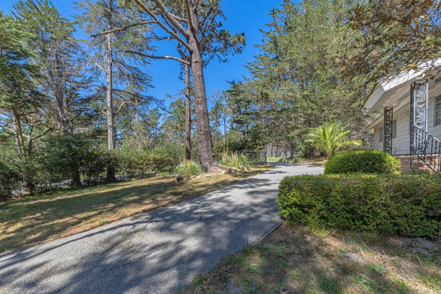 Detail Gallery Image 32 of 33 For 4083 Sunridge Rd, Pebble Beach,  CA 93953 - 4 Beds | 2/1 Baths