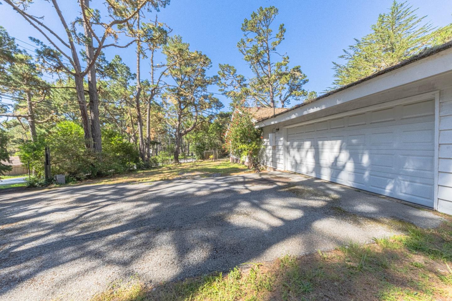 Detail Gallery Image 5 of 33 For 4083 Sunridge Rd, Pebble Beach,  CA 93953 - 4 Beds | 2/1 Baths