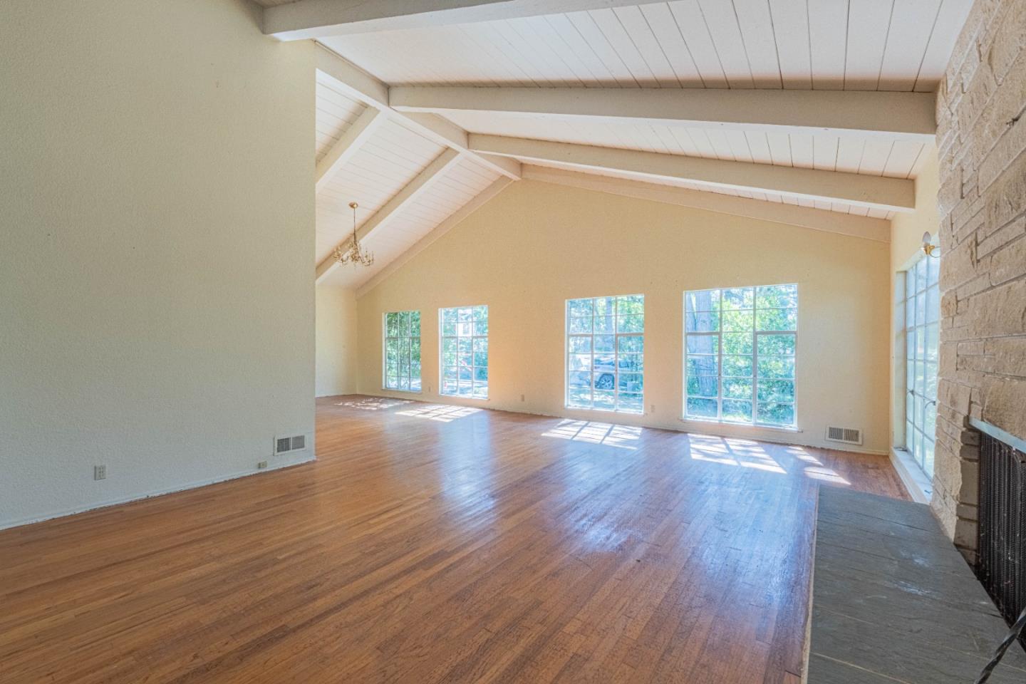 Detail Gallery Image 7 of 33 For 4083 Sunridge Rd, Pebble Beach,  CA 93953 - 4 Beds | 2/1 Baths