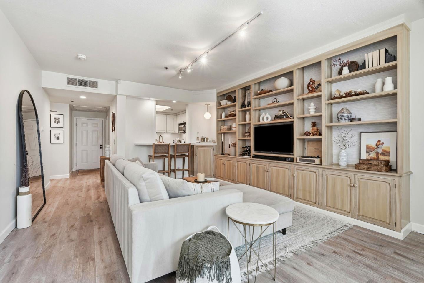 Detail Gallery Image 3 of 32 For 411 Park Ave #106,  San Jose,  CA 95110 - 2 Beds | 2 Baths