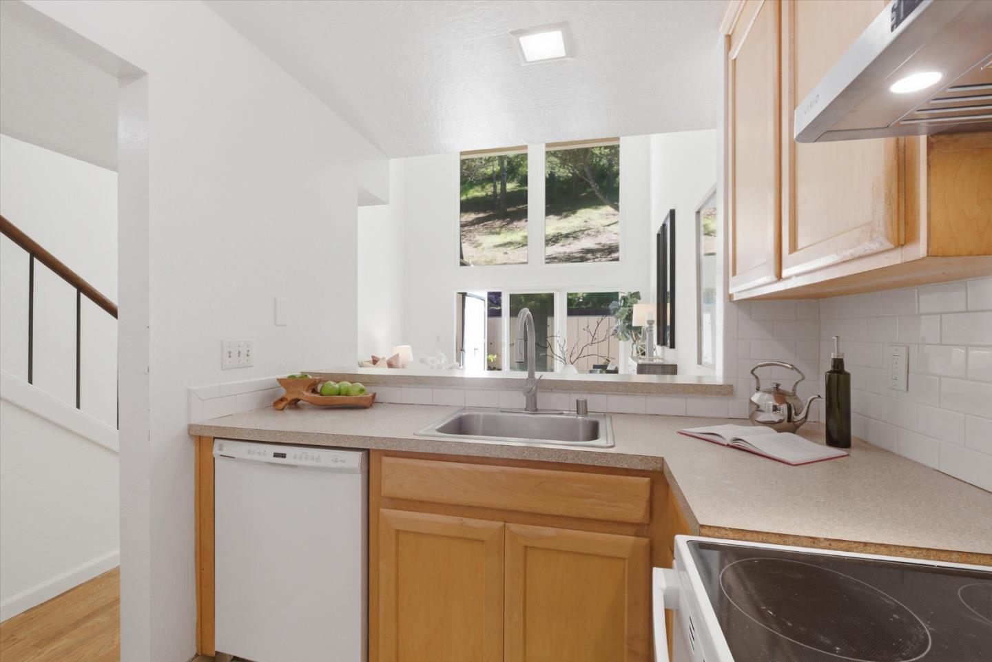 Detail Gallery Image 10 of 27 For 1314 Terra Nova Blvd, Pacifica,  CA 94044 - 3 Beds | 2 Baths