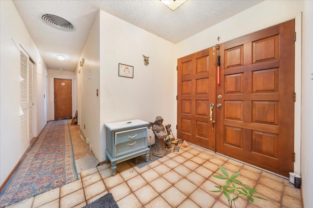 Detail Gallery Image 3 of 28 For 15400 Oak Hills Dr, Salinas,  CA 93907 - 3 Beds | 2 Baths