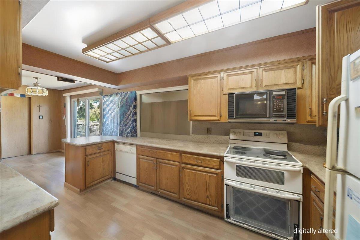 Detail Gallery Image 4 of 28 For 15400 Oak Hills Dr, Salinas,  CA 93907 - 3 Beds | 2 Baths