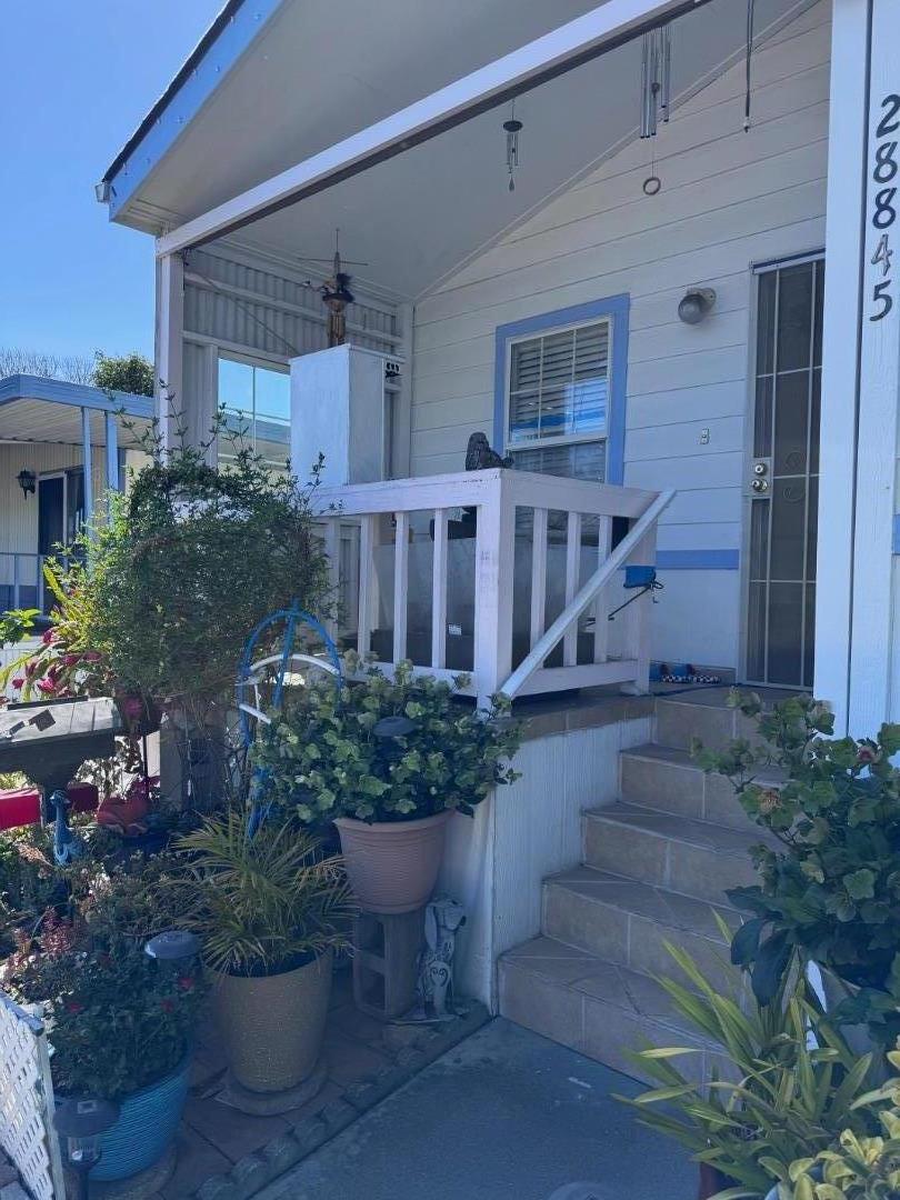 Detail Gallery Image 2 of 10 For 28845 La Corona #431,  Hayward,  CA 94544 - 3 Beds | 2 Baths