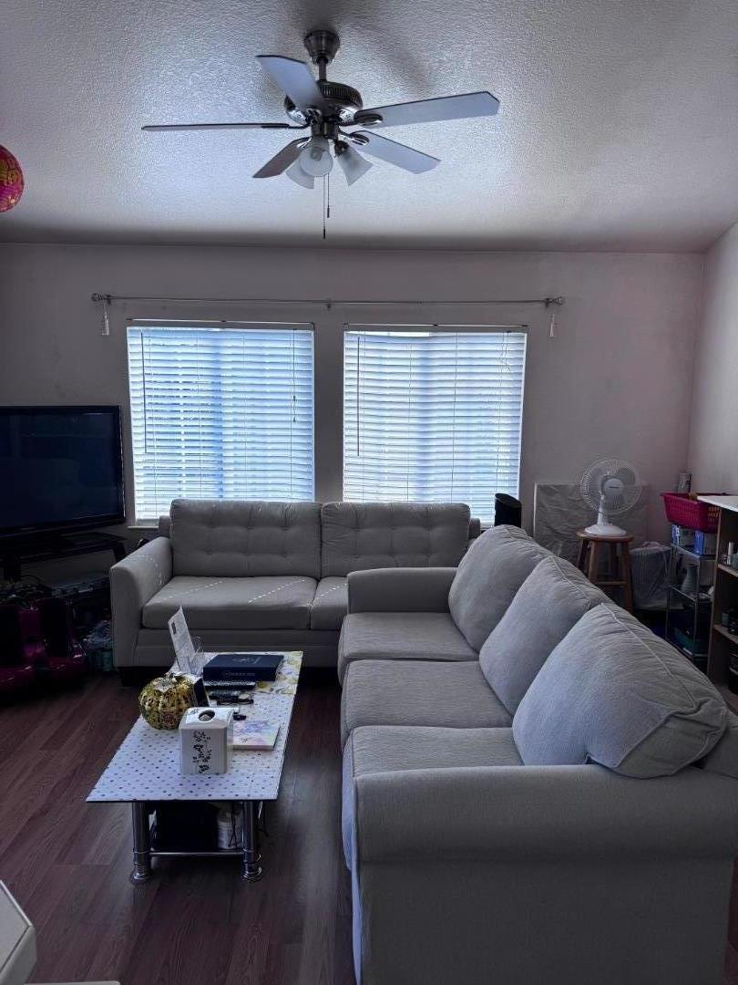 Detail Gallery Image 4 of 10 For 28845 La Corona #431,  Hayward,  CA 94544 - 3 Beds | 2 Baths