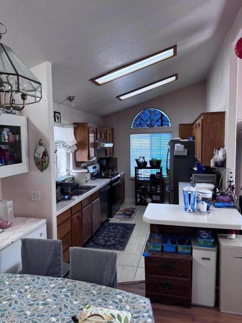 Detail Gallery Image 6 of 10 For 28845 La Corona #431,  Hayward,  CA 94544 - 3 Beds | 2 Baths