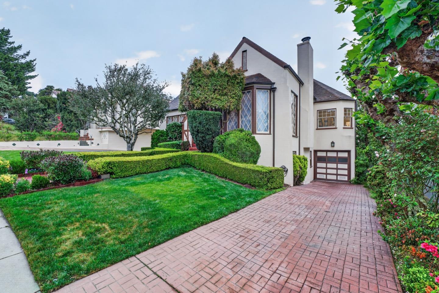 Detail Gallery Image 2 of 49 For 335 Yerba Buena Ave, San Francisco,  CA 94127 - 3 Beds | 1/1 Baths