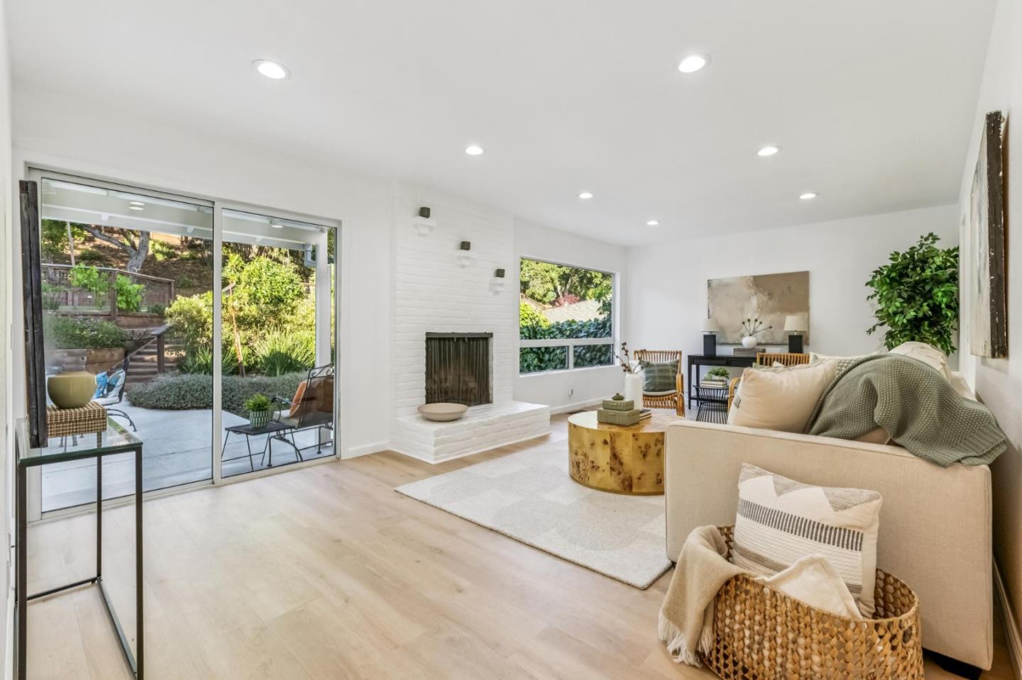 Detail Gallery Image 12 of 85 For 248 Highland Ave, San Carlos,  CA 94070 - 3 Beds | 3 Baths