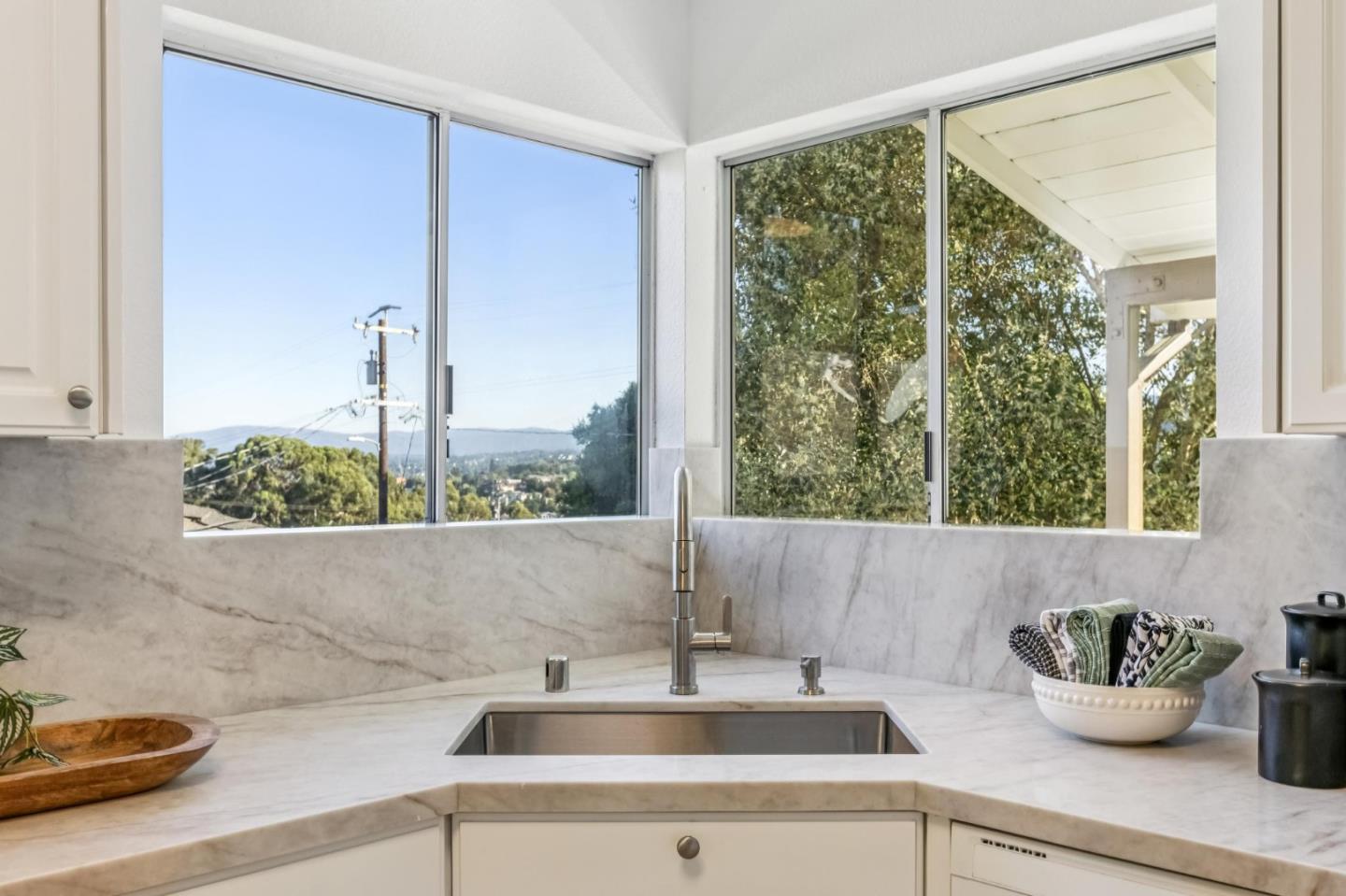 Detail Gallery Image 26 of 85 For 248 Highland Ave, San Carlos,  CA 94070 - 3 Beds | 3 Baths