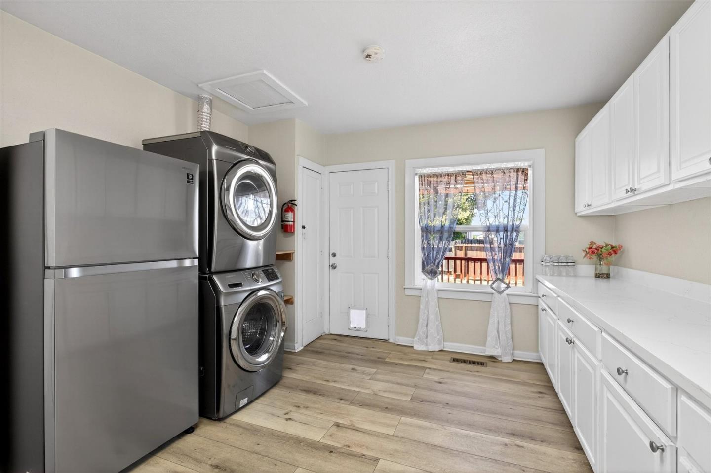 Detail Gallery Image 10 of 31 For 2451 65th Ave, Oakland,  CA 94605 - 3 Beds | 2 Baths