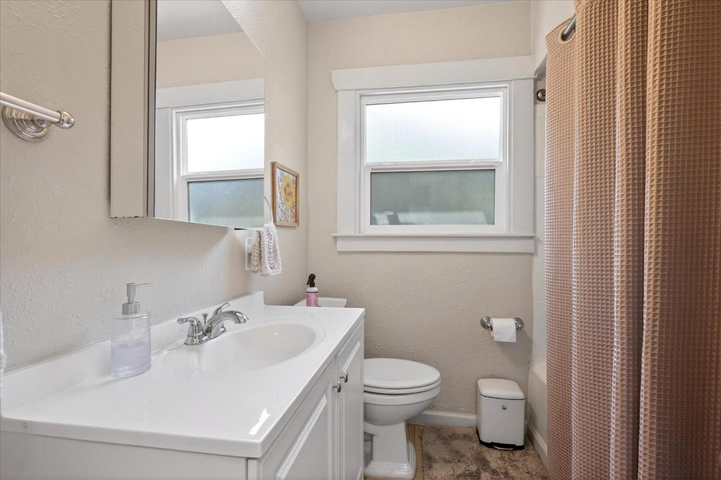 Detail Gallery Image 11 of 31 For 2451 65th Ave, Oakland,  CA 94605 - 3 Beds | 2 Baths