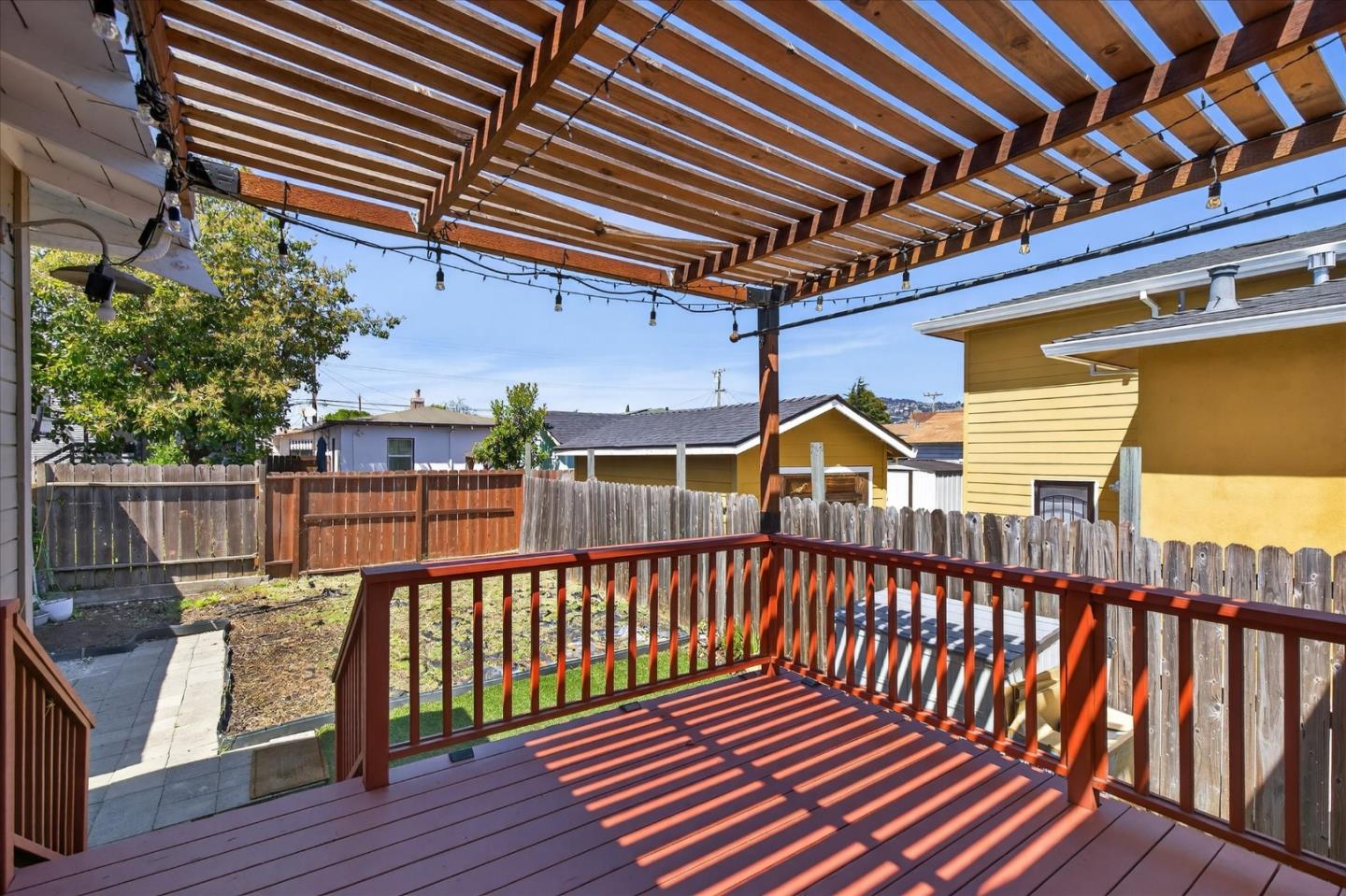 Detail Gallery Image 23 of 31 For 2451 65th Ave, Oakland,  CA 94605 - 3 Beds | 2 Baths