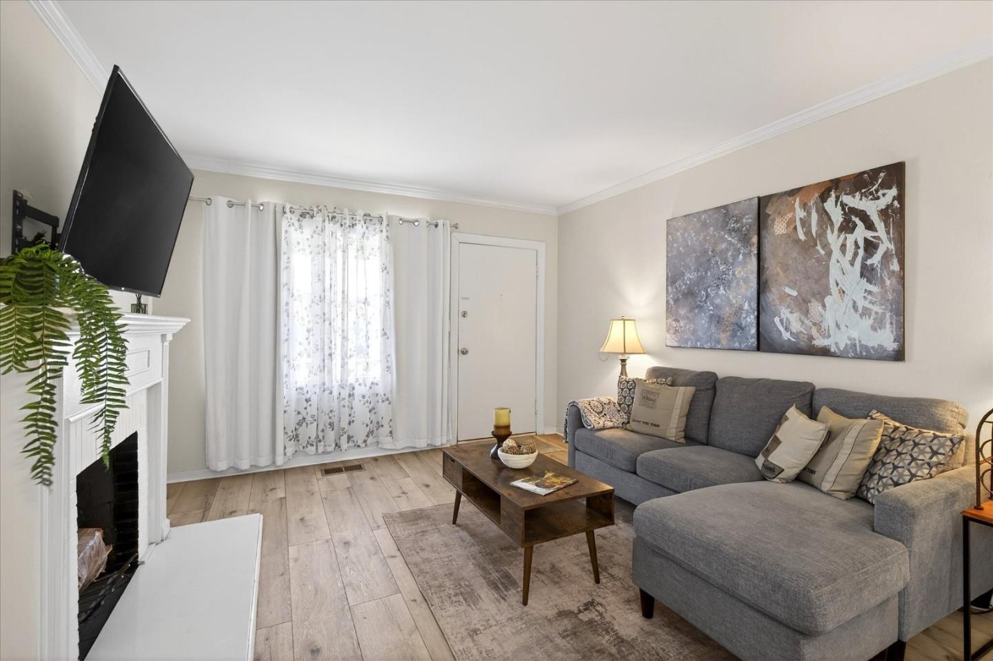 Detail Gallery Image 3 of 31 For 2451 65th Ave, Oakland,  CA 94605 - 3 Beds | 2 Baths