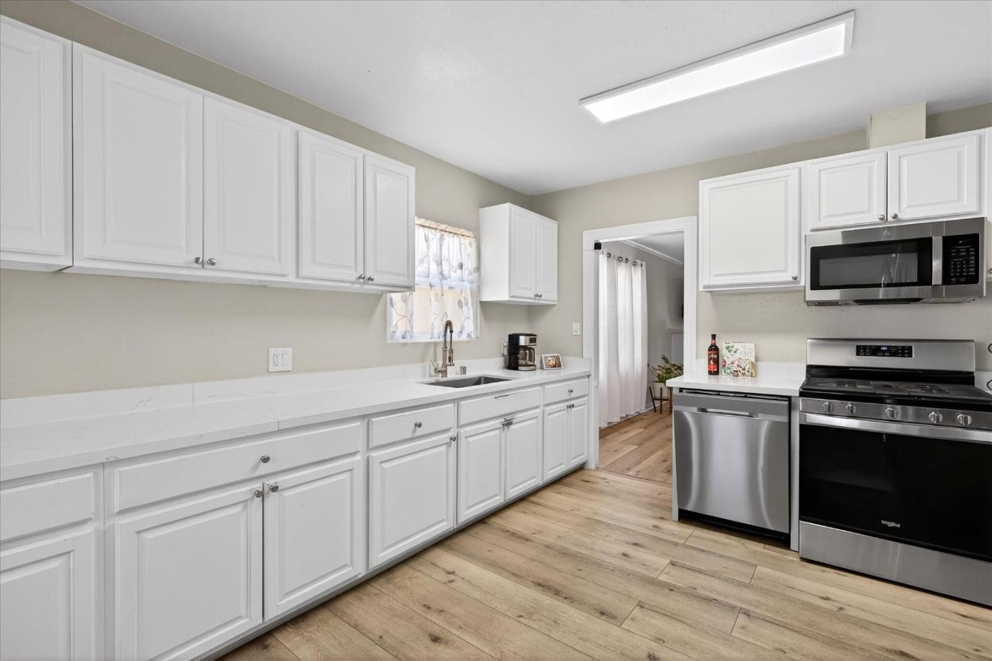 Detail Gallery Image 8 of 31 For 2451 65th Ave, Oakland,  CA 94605 - 3 Beds | 2 Baths