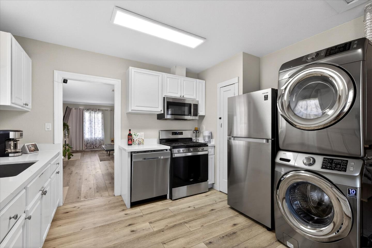 Detail Gallery Image 9 of 31 For 2451 65th Ave, Oakland,  CA 94605 - 3 Beds | 2 Baths