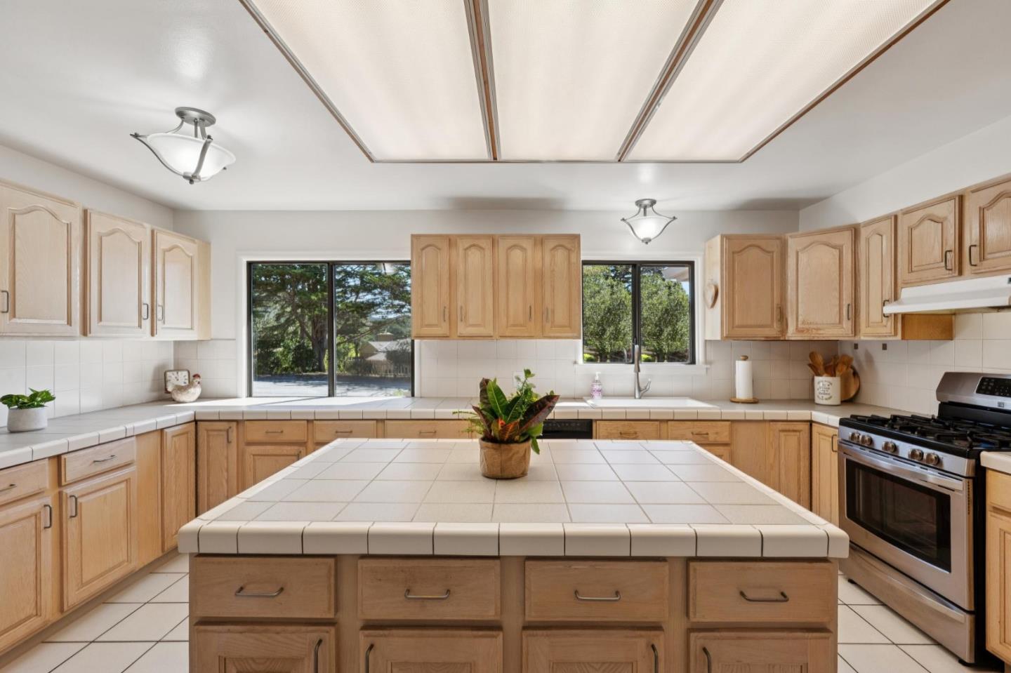 Detail Gallery Image 13 of 41 For 25636 Morse Dr, Carmel,  CA 93923 - 3 Beds | 2 Baths