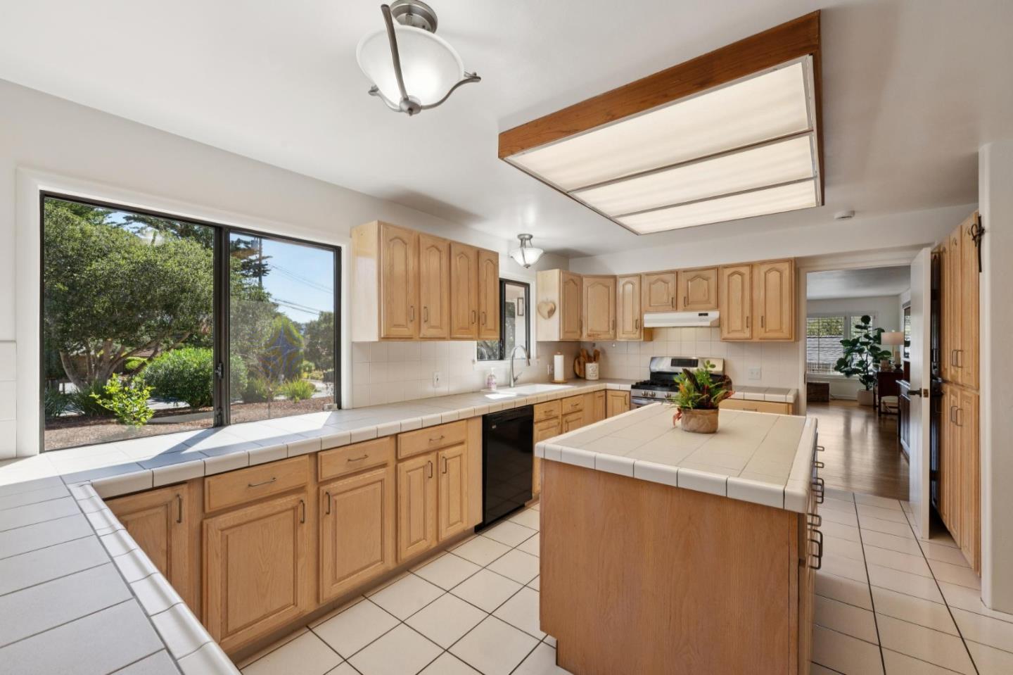 Detail Gallery Image 14 of 41 For 25636 Morse Dr, Carmel,  CA 93923 - 3 Beds | 2 Baths