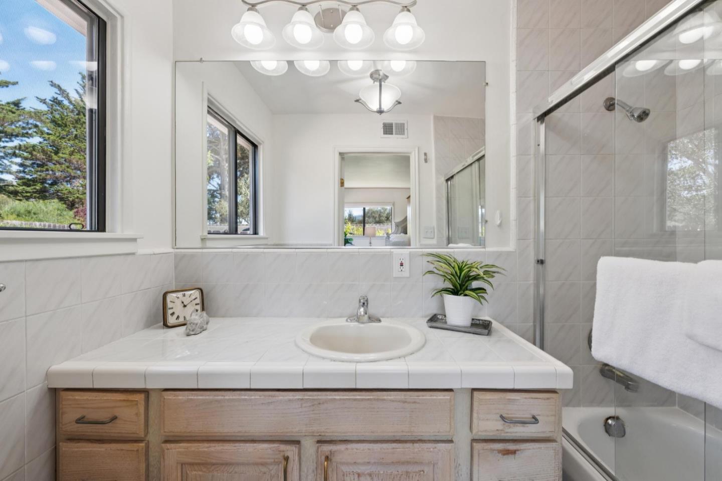 Detail Gallery Image 20 of 41 For 25636 Morse Dr, Carmel,  CA 93923 - 3 Beds | 2 Baths