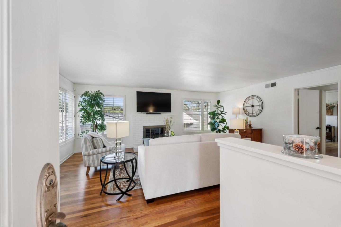 Detail Gallery Image 4 of 41 For 25636 Morse Dr, Carmel,  CA 93923 - 3 Beds | 2 Baths