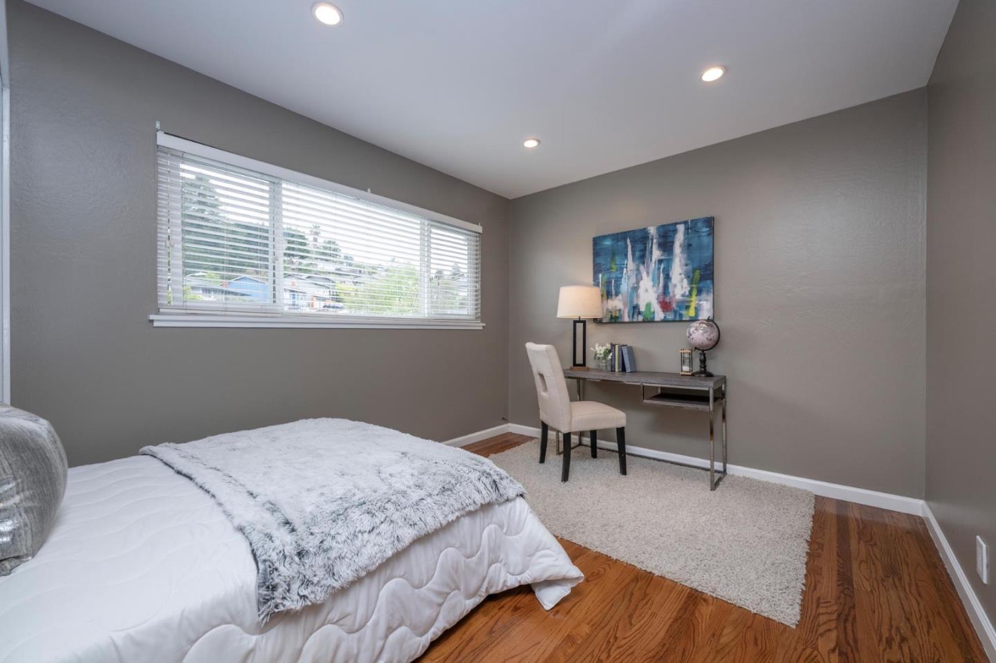 Detail Gallery Image 10 of 16 For 3 Yellowstone Way, Pacifica,  CA 94044 - 4 Beds | 2/1 Baths