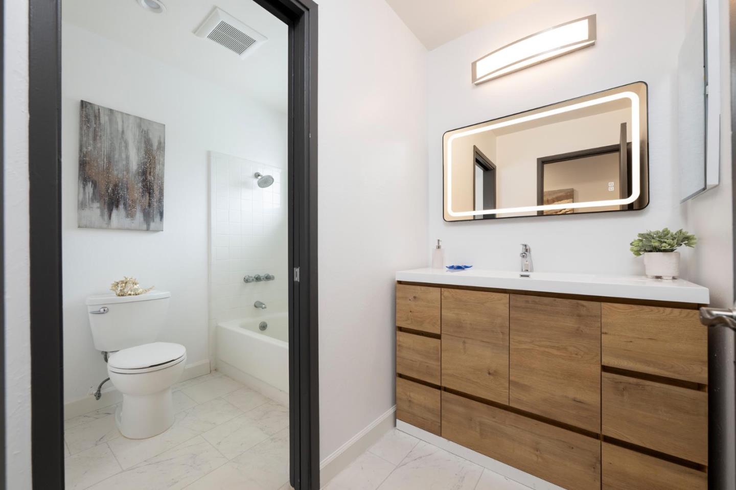 Detail Gallery Image 11 of 16 For 3 Yellowstone Way, Pacifica,  CA 94044 - 4 Beds | 2/1 Baths