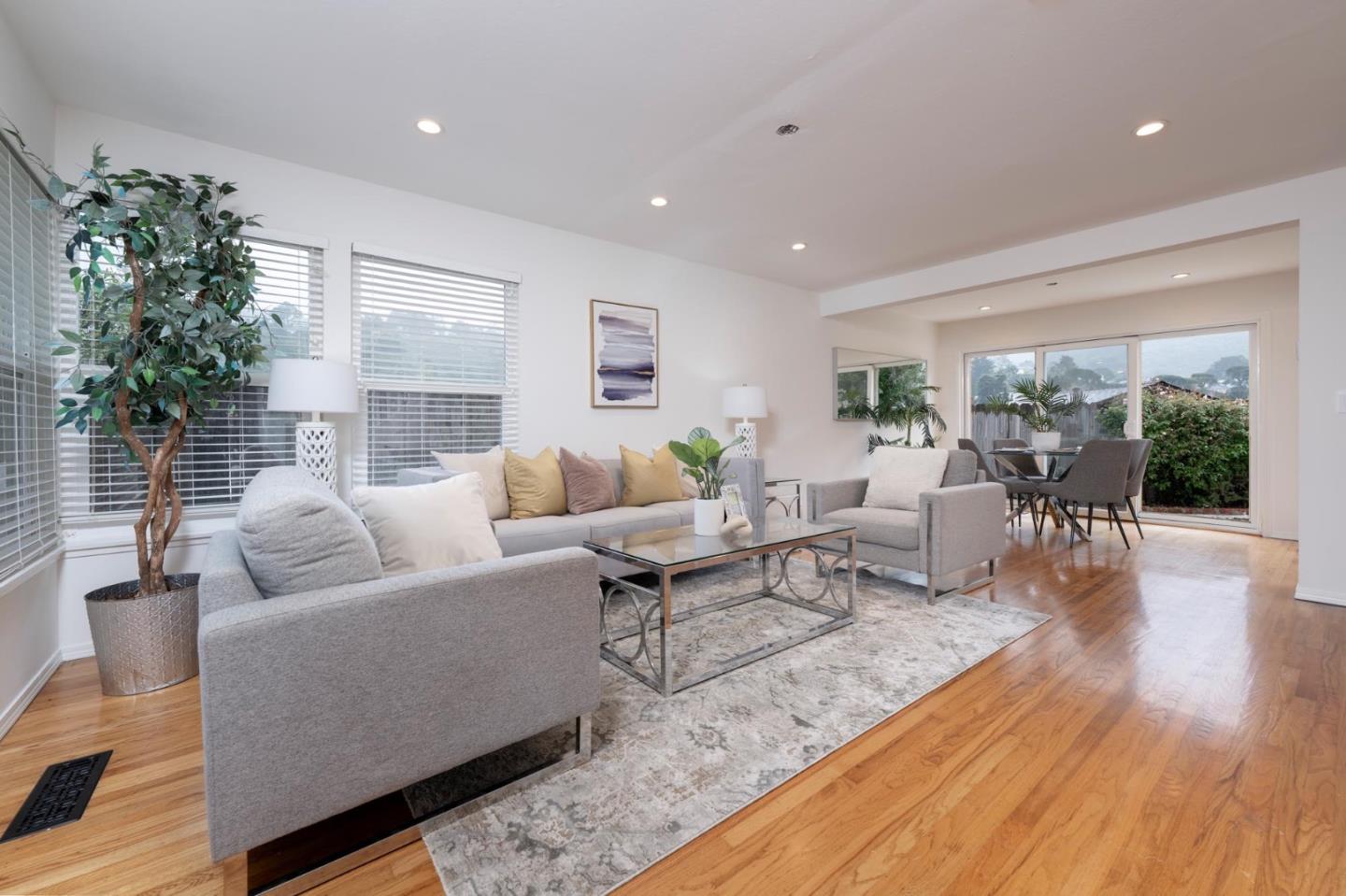 Detail Gallery Image 2 of 16 For 3 Yellowstone Way, Pacifica,  CA 94044 - 4 Beds | 2/1 Baths