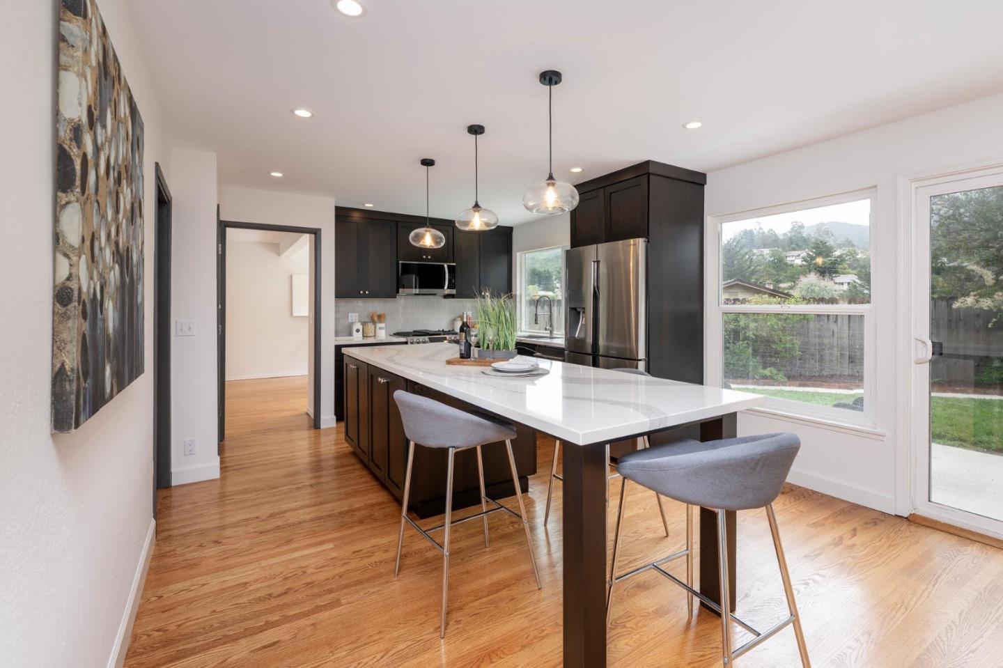 Detail Gallery Image 6 of 16 For 3 Yellowstone Way, Pacifica,  CA 94044 - 4 Beds | 2/1 Baths