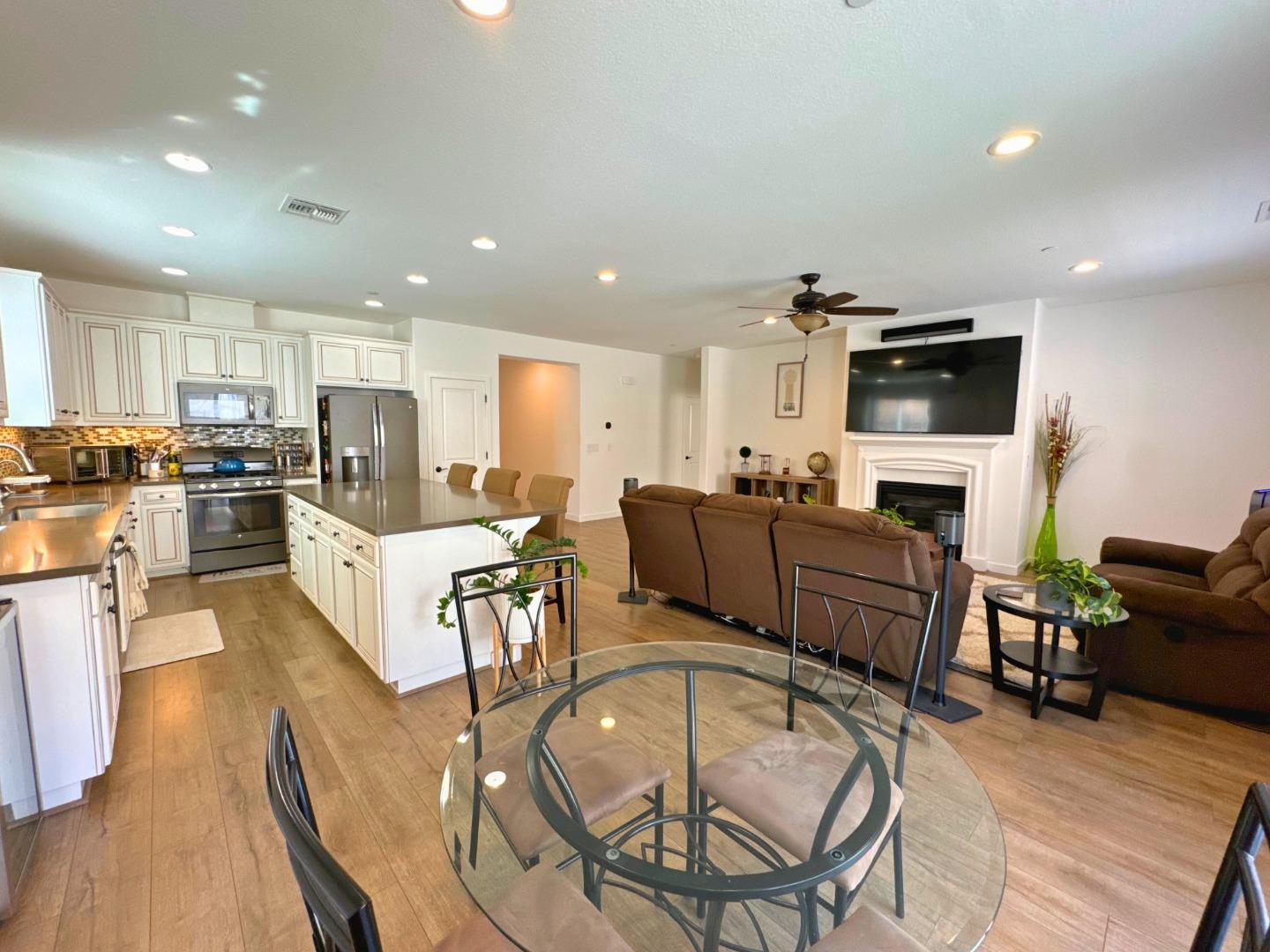 Detail Gallery Image 4 of 21 For 9077 Golf Canyon Drive, Patterson,  CA 95363 - 3 Beds | 2 Baths