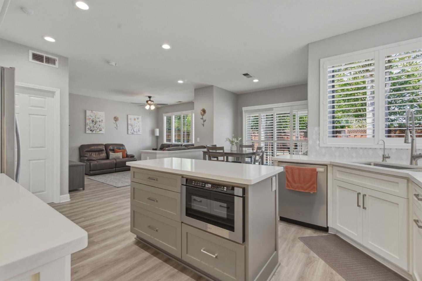 Detail Gallery Image 12 of 58 For 1500 Mimosa St, Hollister,  CA 95023 - 6 Beds | 3 Baths