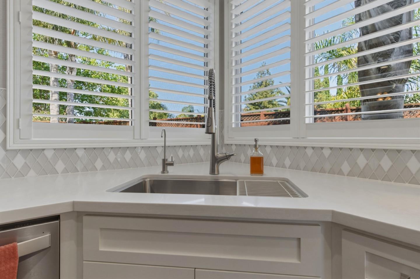 Detail Gallery Image 14 of 58 For 1500 Mimosa St, Hollister,  CA 95023 - 6 Beds | 3 Baths