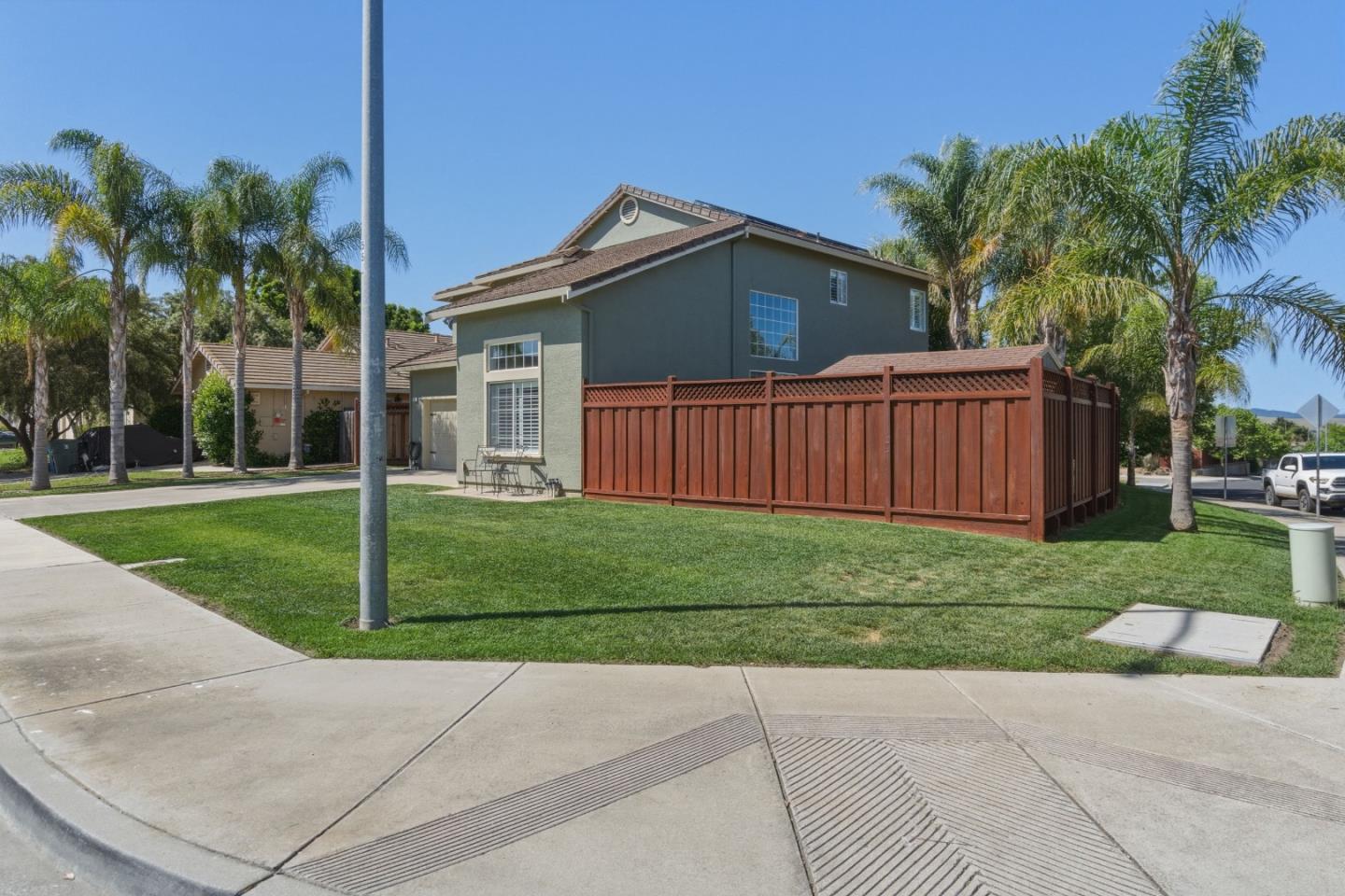 Detail Gallery Image 4 of 58 For 1500 Mimosa St, Hollister,  CA 95023 - 6 Beds | 3 Baths