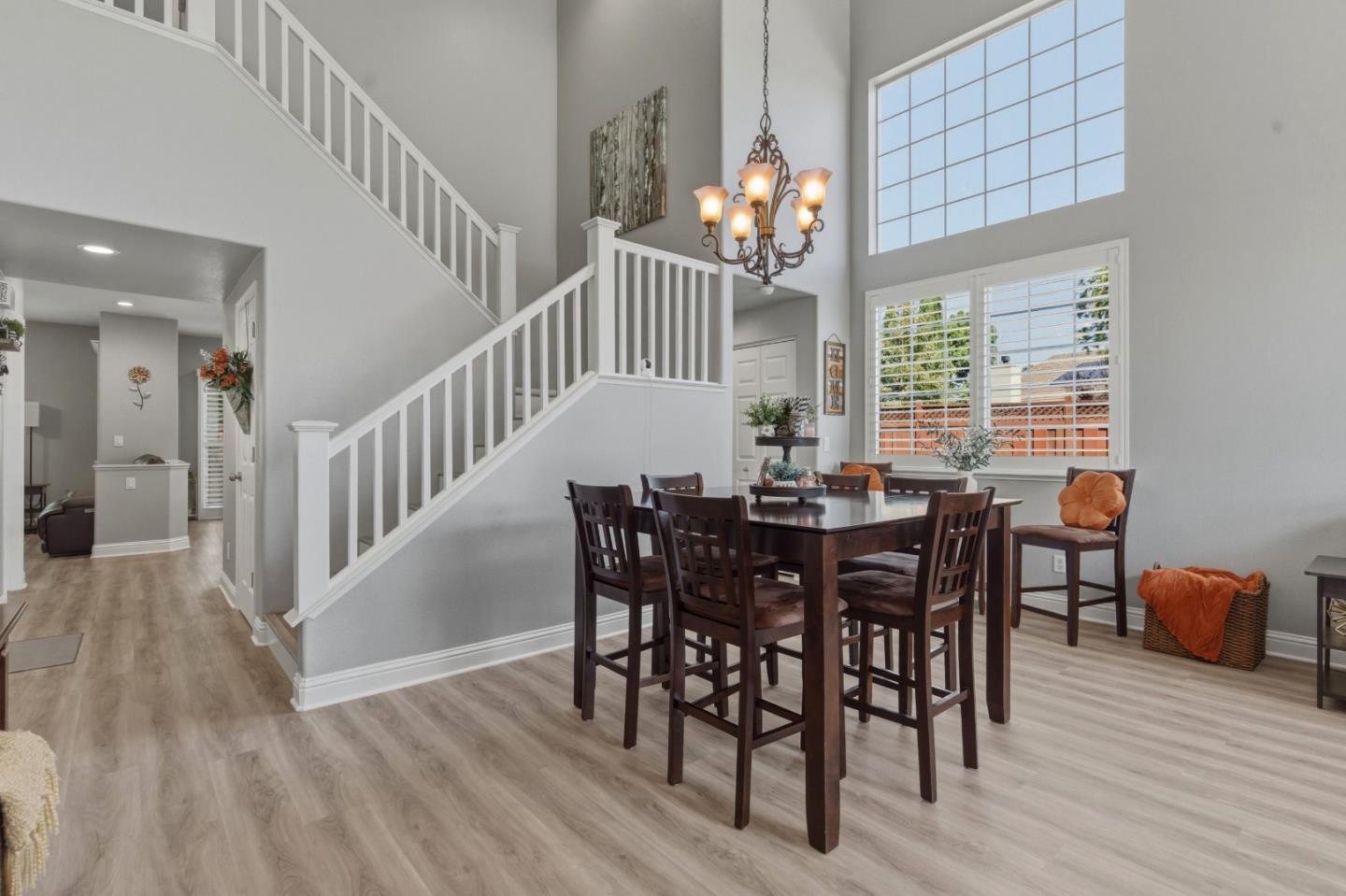 Detail Gallery Image 9 of 58 For 1500 Mimosa St, Hollister,  CA 95023 - 6 Beds | 3 Baths